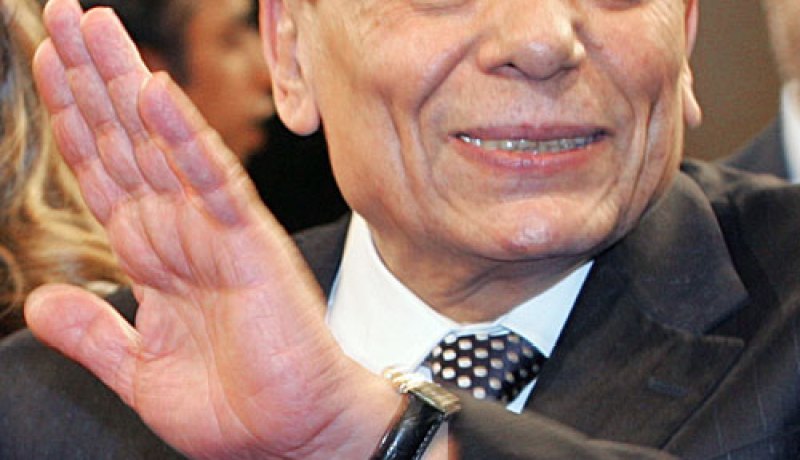 عادل إمام يعود للتلفزيون بعد 25 سنة من الغياب