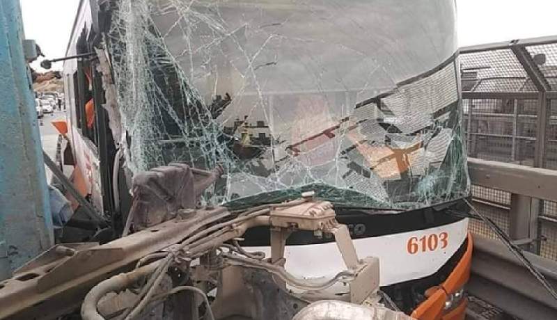 البويرة.. 6 مصابين في حادث مرور بين شاحنة وحافلة