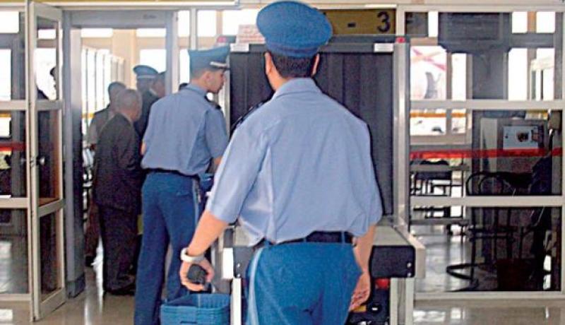 شرطة الحدود توقيف رعية نيجيري حاول تهريب 1كلغ من الهيروين الى فرنسا