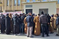 محتجون يغلقون البلدية للمطالبة بتوزيع القطع الأرضية في توسنينة بتيارت