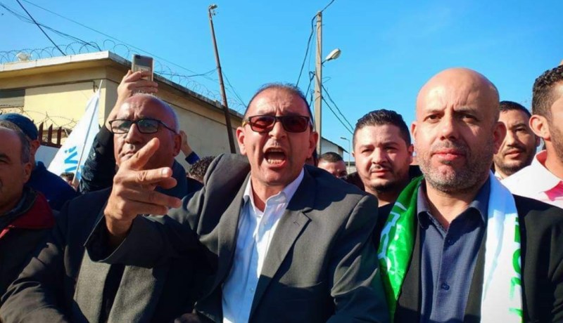 بالصور..ملال يشارك في مسيرة مساندة لمجمع “سيفيتال” ببجاية