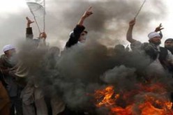 متظاهرون يهاجمون مجمعا للأمم المتحدة في شمال أفغانستان  ‎