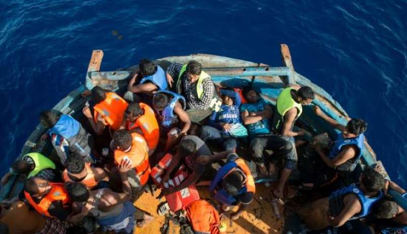 خفر السواحل الإيطالية يعلن إنقاذ ألف مهاجر قبالة السواحل الليبية