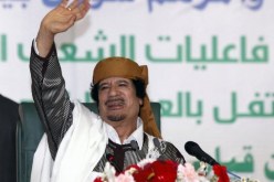 القذافي يتوعد الثوار ويحذر من سقوط الاف القتلى في حال حصول تدخل اجنبي