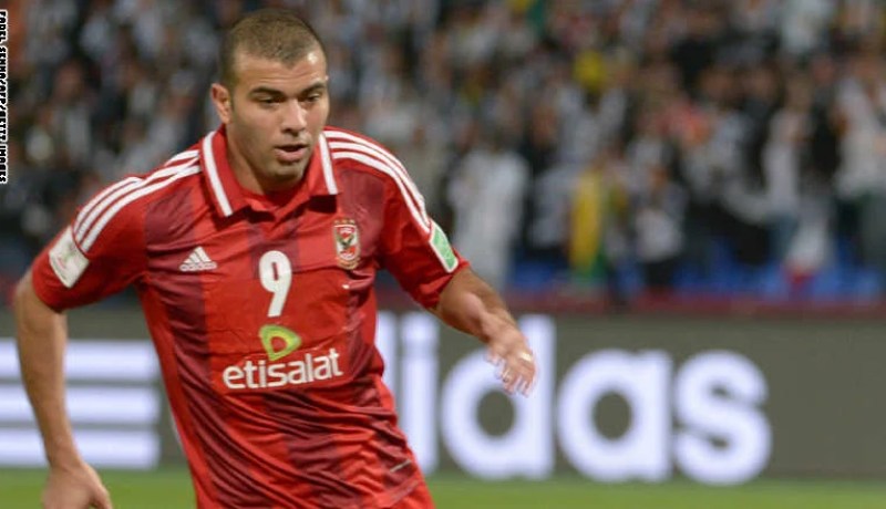 الحبس 6 شهور للاعب الأهلي عماد متعب لـ”التعدي” على ضابط شرطة