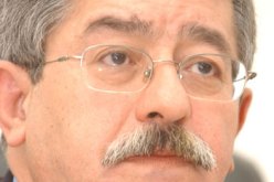 أويحيى يرفض الخوض في حياته الخاصة