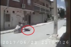 بالفيديو.. امرأة تفقد جنينها بعدما أن جرها لص لعدة أمتار بدراجته