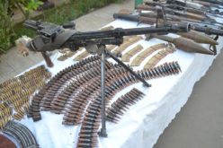 بالصور…الجيش يكشف مخبأ يحتوي على 40 قطعة سلاح ببرج باجي مختار