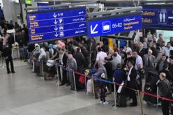 عمال مؤسسة تسيير مصالح ومنشآت المطارات يواصلون إضرابهم