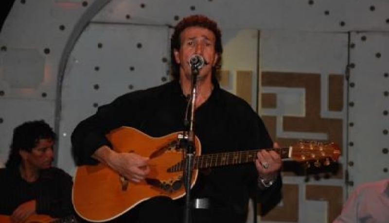 لوناس آيت منغلات يعود بألبوم الجديد