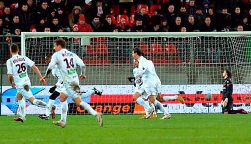 أجاكسيو يفوز على مرسيليا ويعمق جراحه