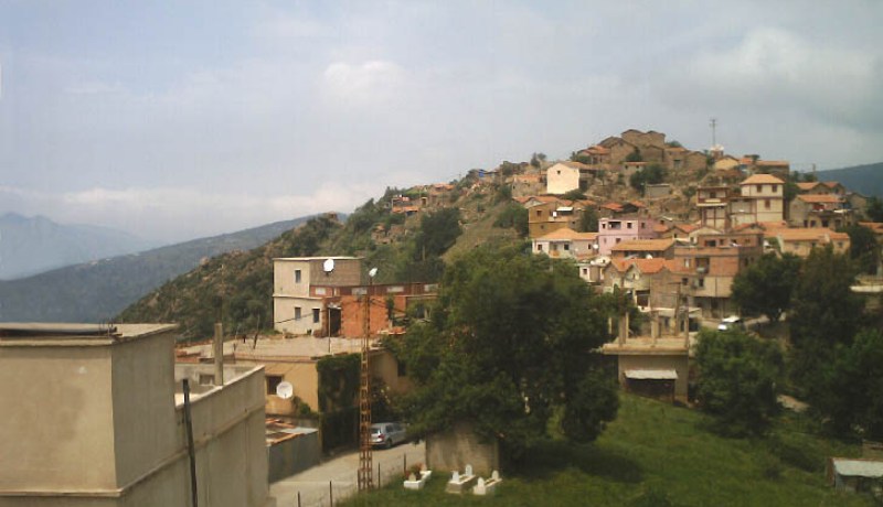 ''النهار'' تقتحم ''اعكورن'' إحدى المعاقل الرئيسية للجماعة السلفية