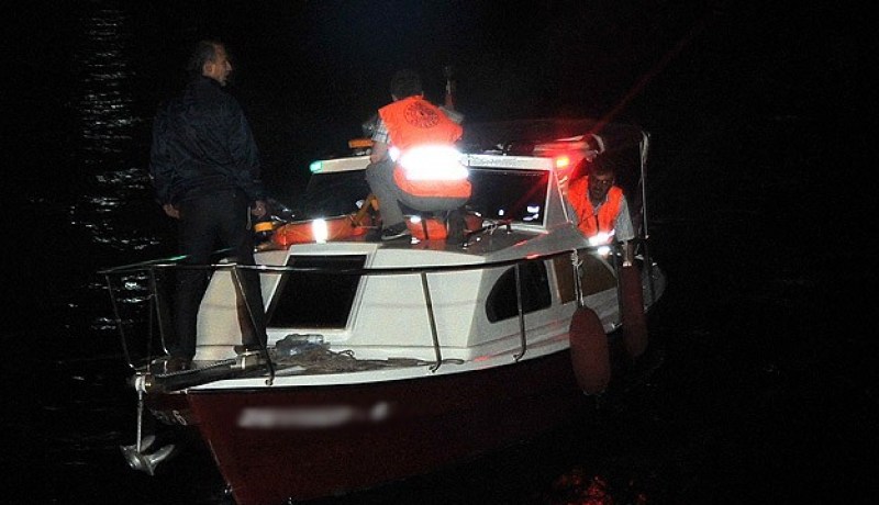 إنقاذ 17 مهاجرا غير شرعي انقلب زورقهم قبالة إزمير في تركيا