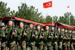 تركيا ترسل تعزيزات عسكرية ضخمة إلى حدودها مع سوريا