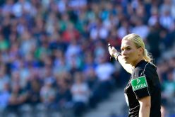 بالصور- شرطية حسناء تدير مباريات “البوندسليغا”