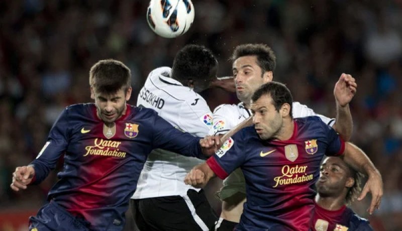 برشلونة يخرج لملاقاة أشبيلية بحثا عن الفوز السادس بالدوري الأسباني