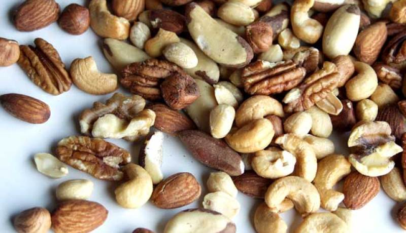 المكسرات تخفض معدلات الكوليسترول