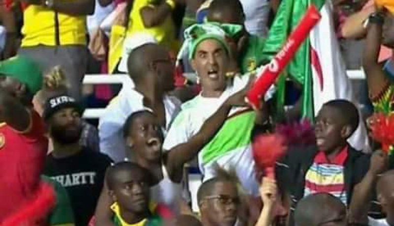 مناصر جزائري يفجر مواقع التواصل الاجتماعي في نهائي الكان