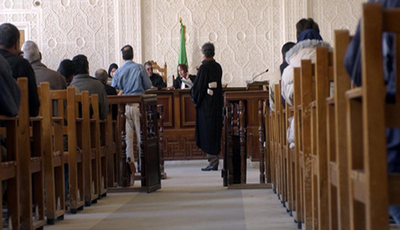 فتاة تدخل والديها السجن لأنهما منعاها مـن ممارسة الدعارة في العاصمة