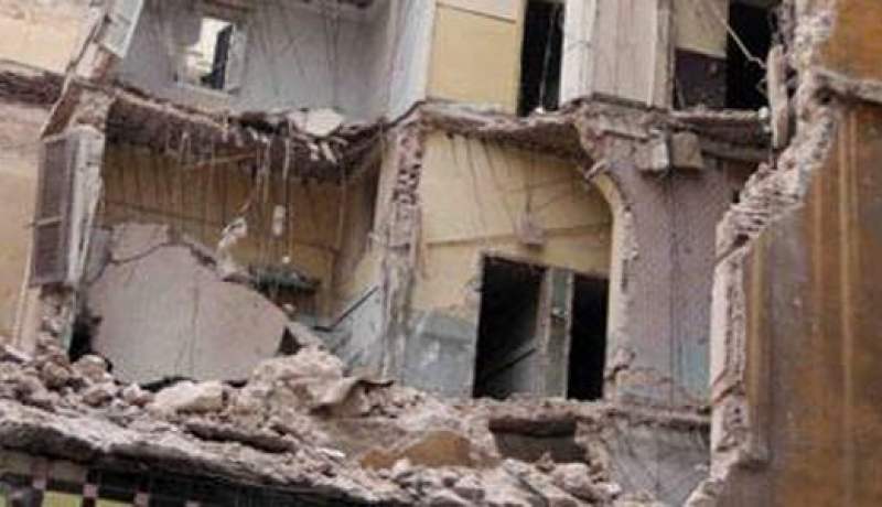 انهيار جزء من عمارة يُهّدد سُكان حي 150 مسكن بالعلمة