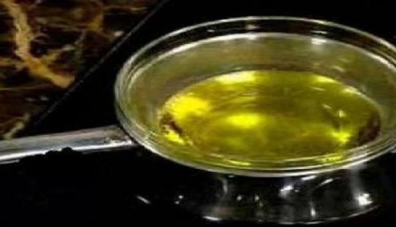 يُجبر زوجته على تدخين السجائر ويحرقها بالزيت الساخن بعد تقييدها بالدرارية