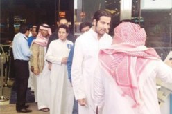 طرح مزودو خدمات الاتصالات المتنقلة المرخصة في السعودية، أمس الهاتف الذكي