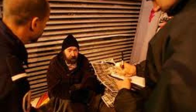 فرنسا ستنفق ملياري يورو لمساعدة الفقراء