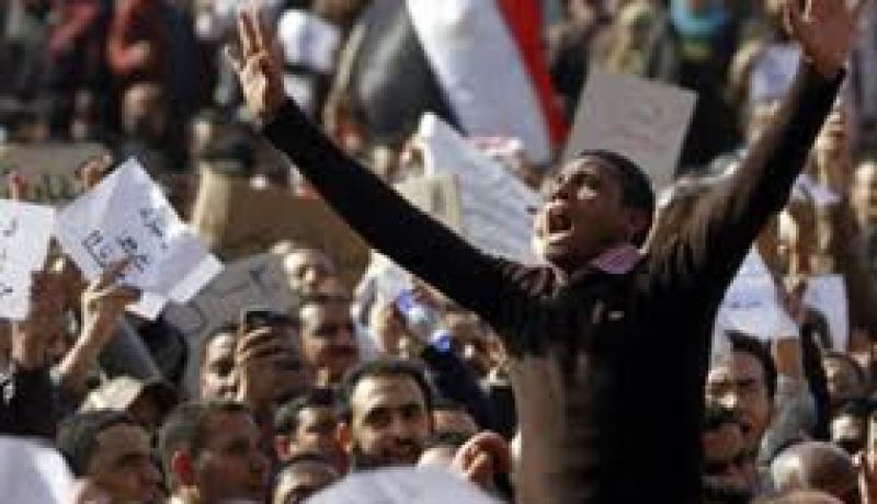 المعارضة المصرية تدعو الى الاستمرار في التظاهر وتلوح بالاضراب العام