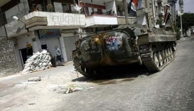 هيومن رايتس: قوات الأسد تقذف السكان بقنابل حارقة