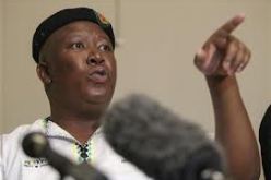 اتهام اربعة متطرفين يمينيين في جنوب افريقيا ب “الخيانة العظمى”