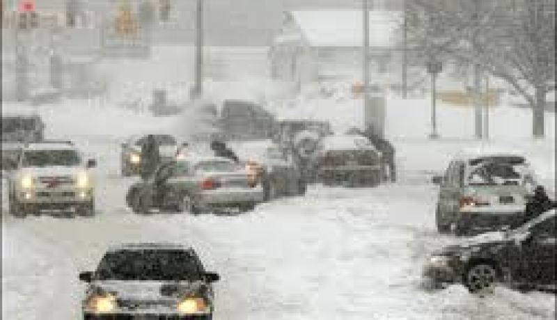 قتلى على الاقل والغاء مئات الرحلات في الولايات المتحدة بسبب الثلوج