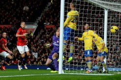 فان بيرسي يقود مانشستر يونايتد للفوز على أرسنال