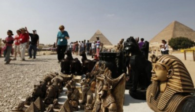 أعداد السياح في مصر تهوي إلى 70%