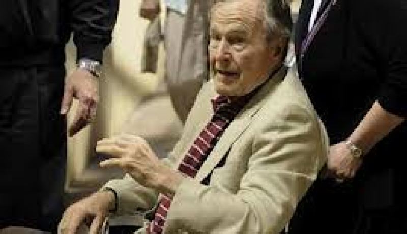 جورج بوش الاب يمضي عيد الميلاد في المستشفى