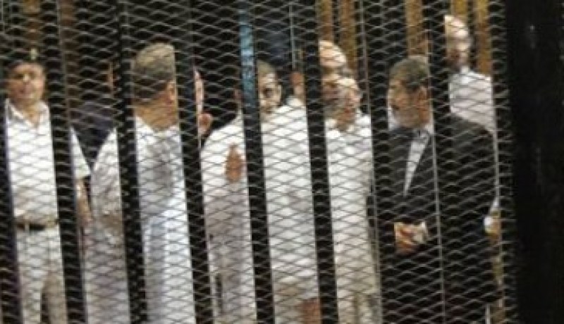مرسى يرفض طعام السجن عدس وبرتقالويطلب فراخ من الكافتيريا
