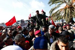 تظاهرة أمام قصر العدالة بتونس للتضامن مع مغنى الراب علاء اليعقوبي