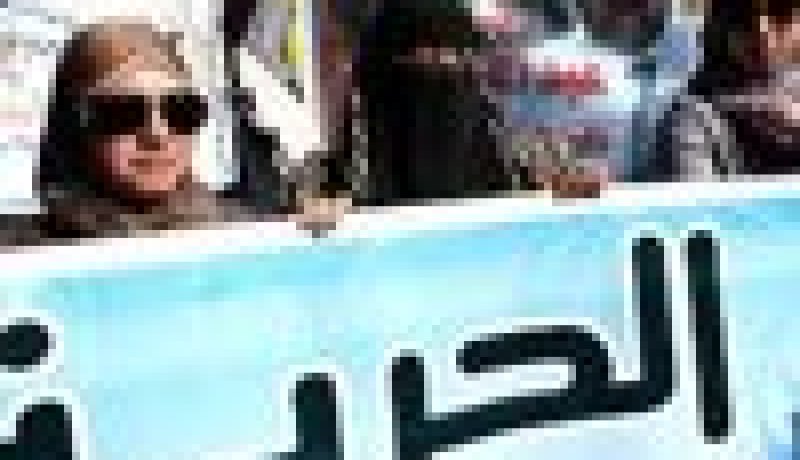 الامارات تحاكمة 94 مواطنا بالتآمر والسعي للاستيلاء على السلطة