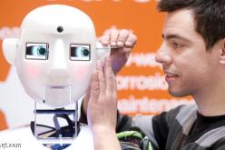 اليابان تطلق روبوتا ناطقا إلى الفضاء