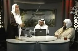 الشيخ العرعور يشهر سيفاً على الهواء قائلاً إنه سيجز به عنق بشار