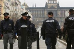 اعتقال أكثر من 130 شخصا إثر احتجاجات متطرفين بالتشيك