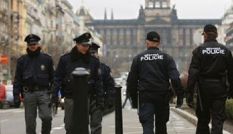 اعتقال أكثر من 130 شخصا إثر احتجاجات متطرفين بالتشيك