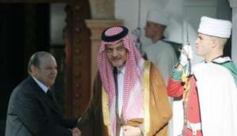 وزير الخارجية السعودي يلمح إلى وجود خلافات مع الجزائر