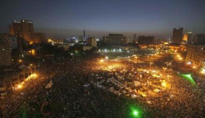 المعارضة تدعو المصريين الى “البقاء في الميادين” حتى يتم الانتقال السلمي للسلطة