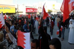 الآلاف يتظاهرون في البحرين للمطالبة برحيل رئيس الوزراء