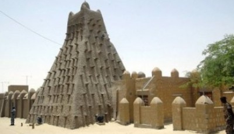 قصر القذافي في تمبكتو ( مالي) أصبح ملجا للمشردين