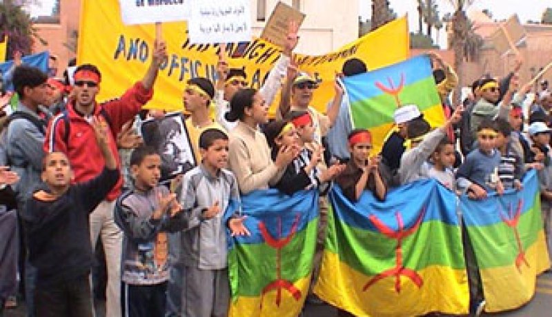 أمازيغ ليبيون يغلقون خطا نفطيا احتجاجا على قانون انتخابات تأسيسية الدستور