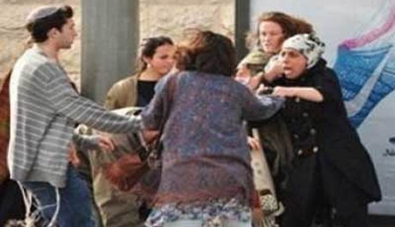 الشرطة الإسرائيلية تحقق في اعتداء يهوديات على امرأة عربية
