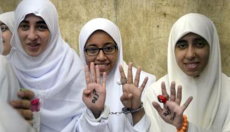 الافراج عن 21 شابة مصرية تظاهرن تأييدا لمرسي