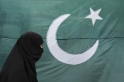باكستاني يطعن 25 امرأة