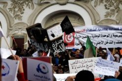 ستاندرد أند بورز” تخفض تصنيف تونس”